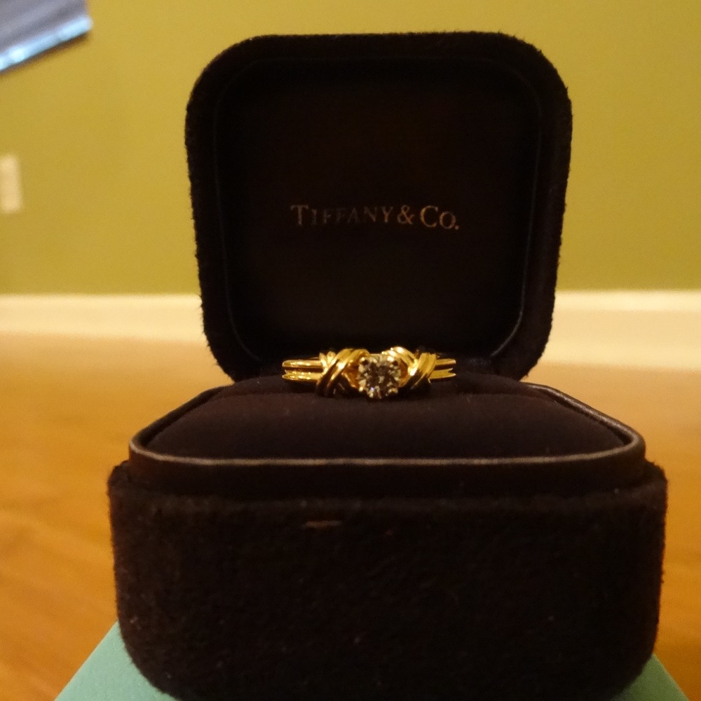 Tiffany and Co Yellow Gold XO diamond ring - Picture 5 of 12